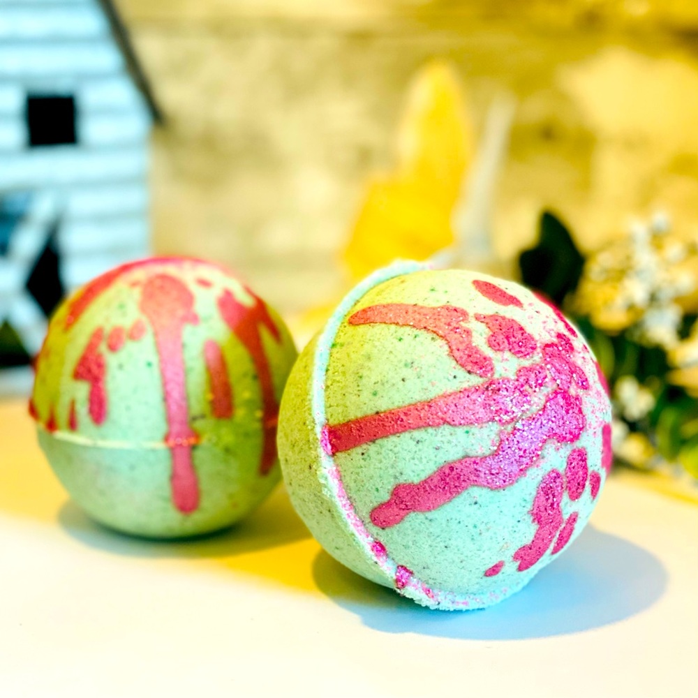 Kiwi Strawberry Milk Bomb